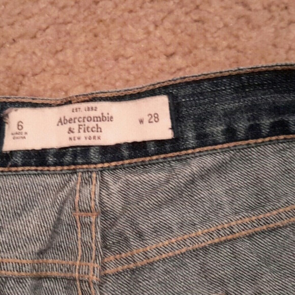 Abercrombie and Fitch distressed midi shorts - Picture 4 of 4