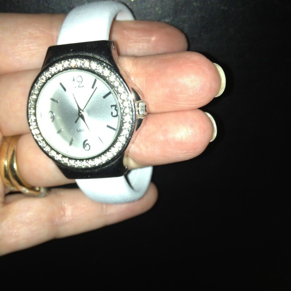 REDUCED Quartz watch with clear stones around face - Picture 1 of 3