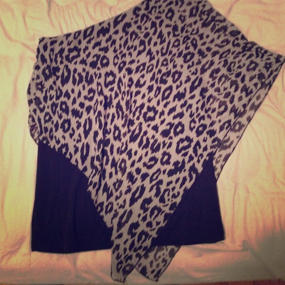 Tops - Cheetah Top 💕 Off the shoulder