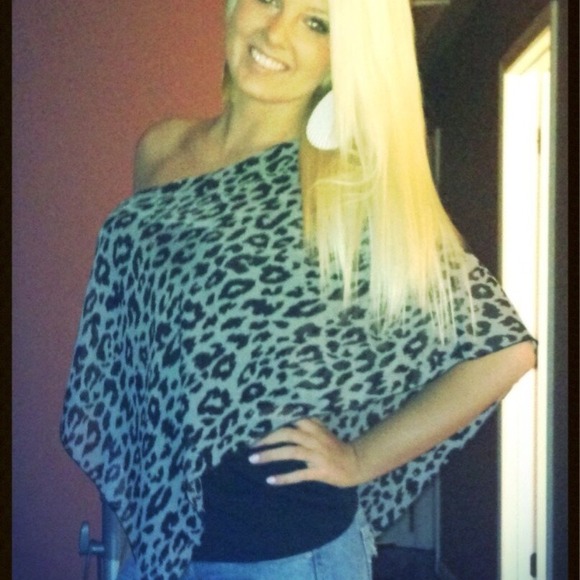Cheetah Top 💕 Off the shoulder - Picture 2 of 2