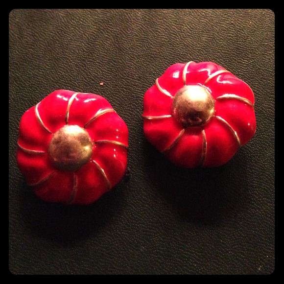 Retro Red Clip On Earrings - Picture 1 of 4