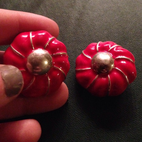 Retro Red Clip On Earrings - Picture 3 of 4