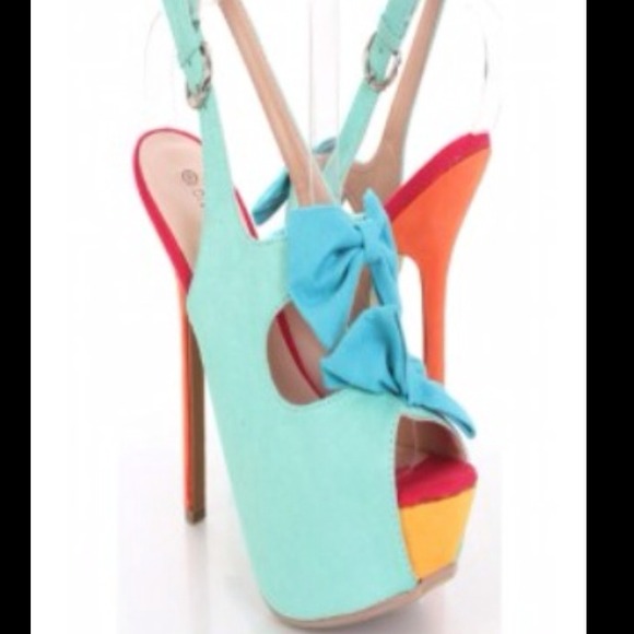 Platform mint color heels 🚫SOLD SOLD🚫