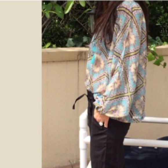 Beautiful print chiffon top Last one - Picture 2 of 4