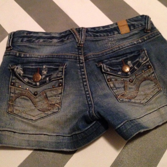 Shorts - Picture 2 of 4