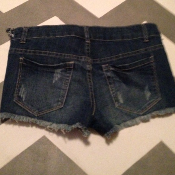 Shorts - Picture 2 of 4