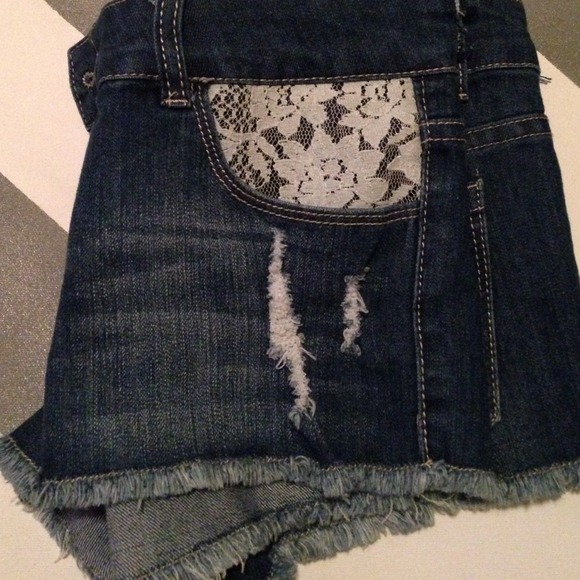 Shorts - Picture 3 of 4