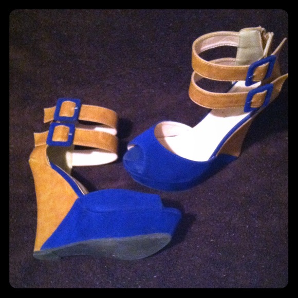 Cute two-tone wedges!