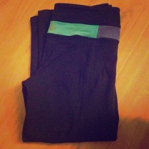 Lululemon groove crops 2