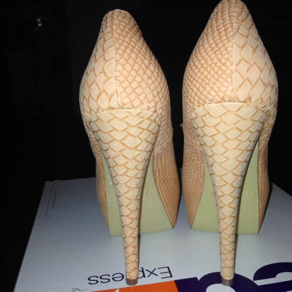 Charlotte Russe Patterned heels - Picture 2 of 3