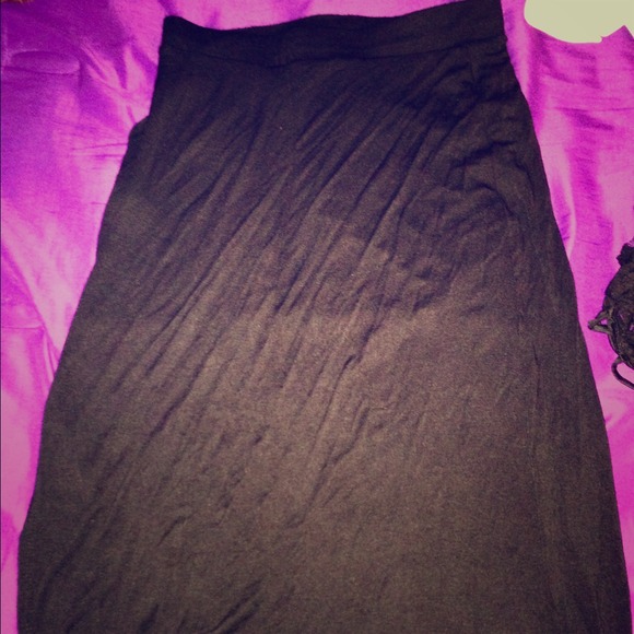 Maxi skirt with slit on side