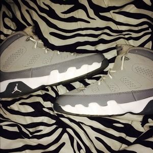 Cool Grey 9s HOLD FOR @selenadenise