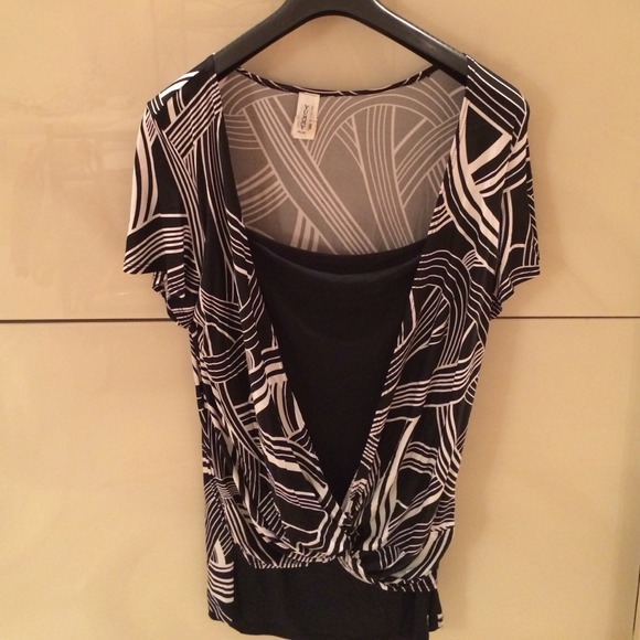 BLACK & WHITE LONG PRINTED TOP