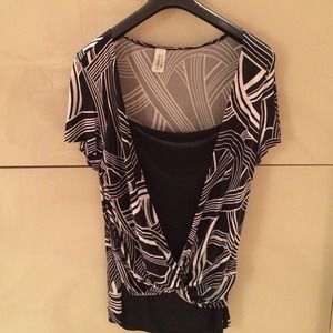 BLACK & WHITE LONG PRINTED TOP