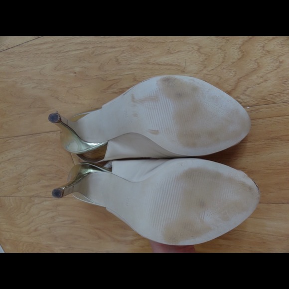 Gold and Cream Patent Guess Heels (Like New) - Picture 3 of 4