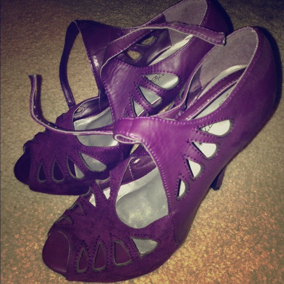 Shoe dazzle heels