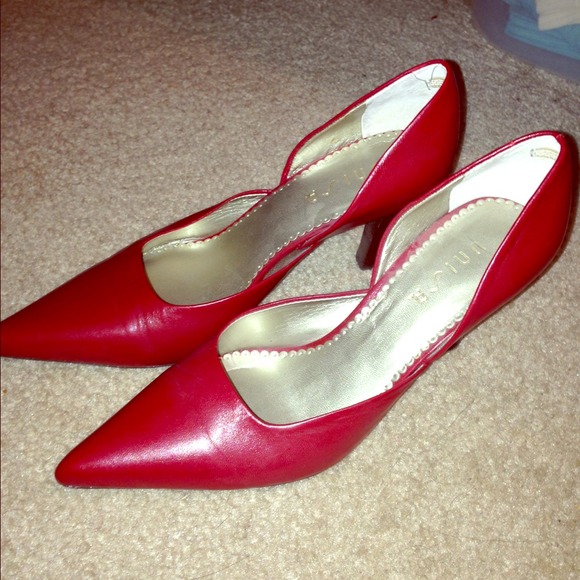 Red pumps