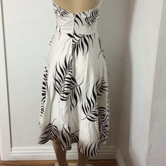 🚫Sold🚫Gorgeous Spring Dress - Picture 2 of 3