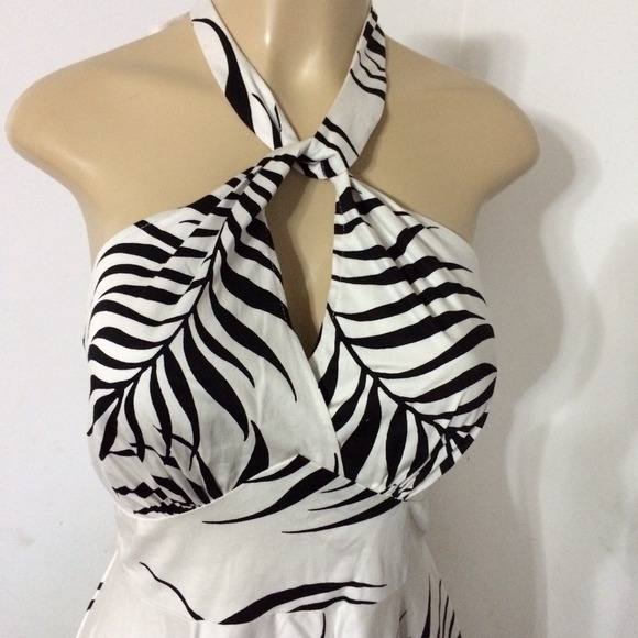 🚫Sold🚫Gorgeous Spring Dress - Picture 3 of 3