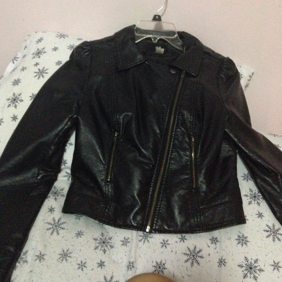 BLACK H&M LEATHER JACKET IN SIZE 8