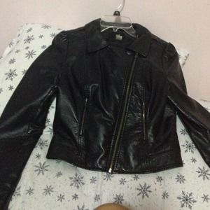 BLACK H&M LEATHER JACKET IN SIZE 8