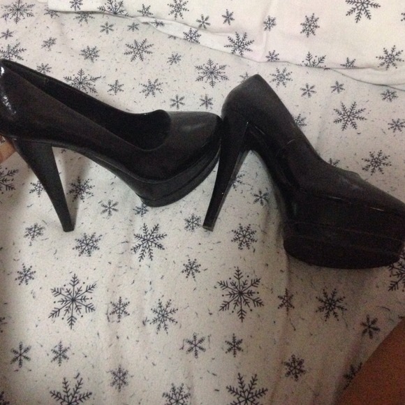 CLASSIC ZARA BLACK PUMPS SIZE 7 1/2 SUPER COMFY
