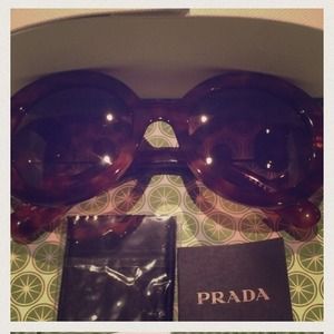 Pre loved PRADA - Authentic