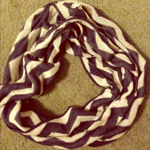 🚫SOLD IN BUNDLE striped infinity scarf🚫