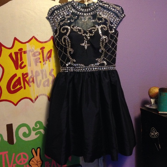 Beautiful navy prom dress never worn!