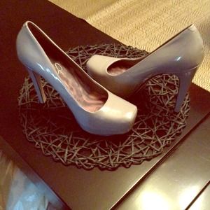 Gently used Jessica Simpson Landy Pump in Grey