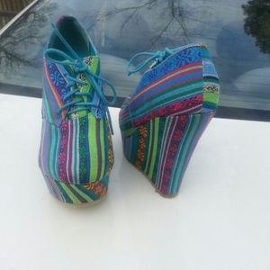 Multi colored wedges size 6
