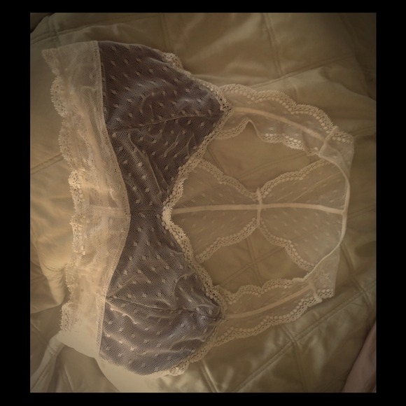 GORGEOUS LACE BRALETTE SIZE SMALL NWT