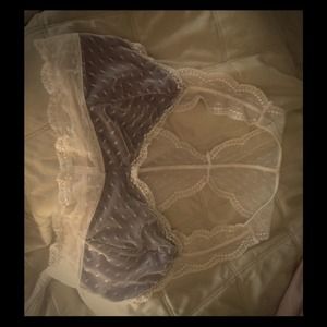 GORGEOUS LACE BRALETTE SIZE SMALL NWT