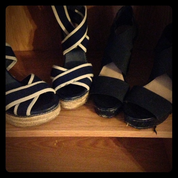 🌸what a deal!! 2 wedges =15$🌸