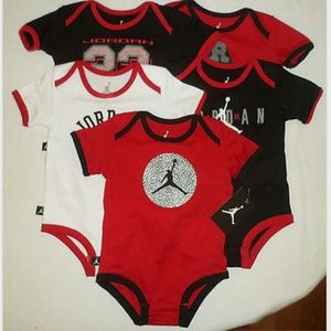 Jordan
Boys 3 Piece Set
?
SIZE: 9-12M