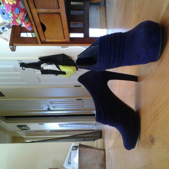 Dark purple suede heels with zipper on back - Picture 1 of 1