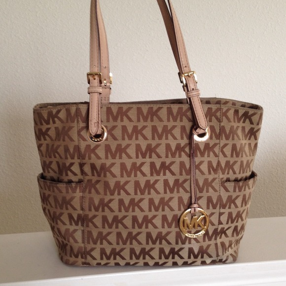 Michael Kors Handbags - Michael Kors jet set signature tote