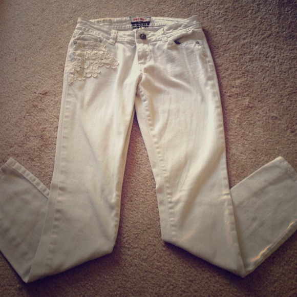 White skinny jeans