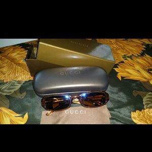 💯Auth. Gucci sunglasses👓