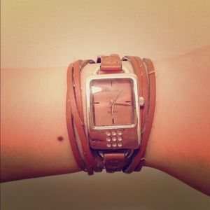 Brown leather strap watch!