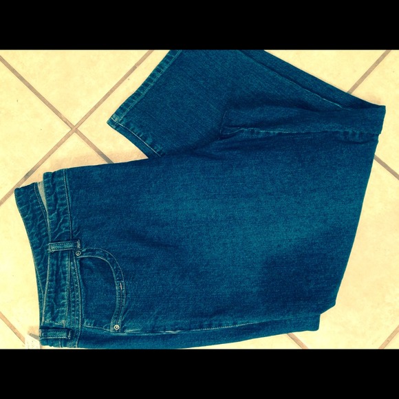 ****** SOLD *****NWT Blue Jean Capris. 24W