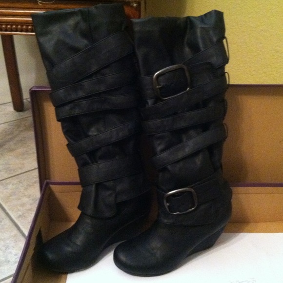 Black blowfish wedge boots