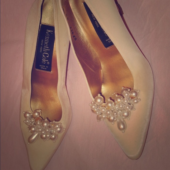 Kenneth Cole New York Ivory Bridal Pumps