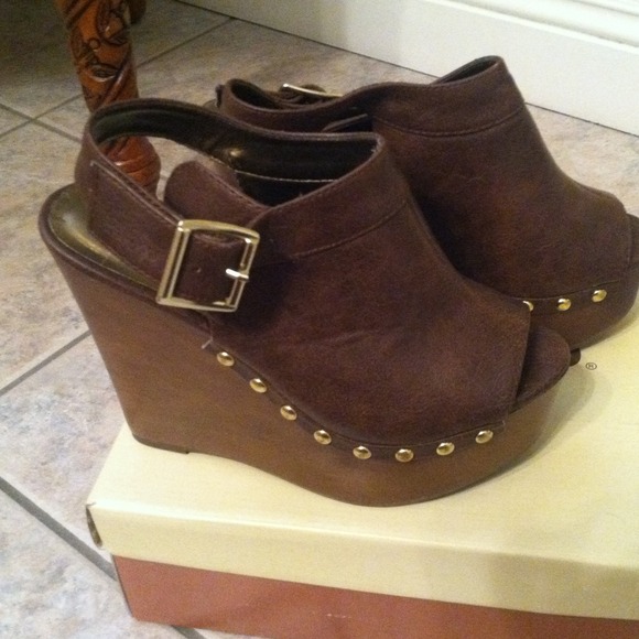 Wedge peep toe sandals