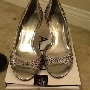 Silver/gray sparkly ALDO Heels