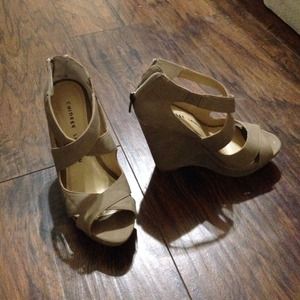 Wedge sandal for everyday look