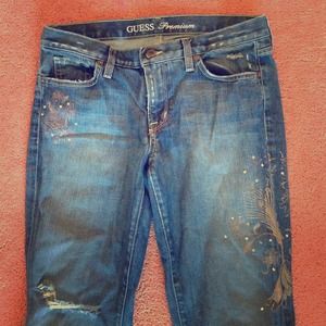 ⭐️Reduced⭐️Distressed Guess Jeans w/details