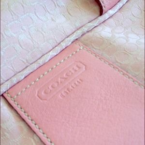💎Travel in Style💎PINK COACH travel toiletry bag