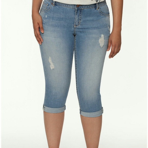 Genius fit  destructed denim Capri