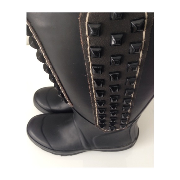 BCBG Rain Boots 6